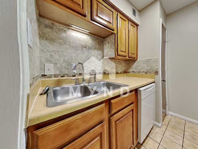 Building Photo - 2507 Montrose Blvd Unit 48