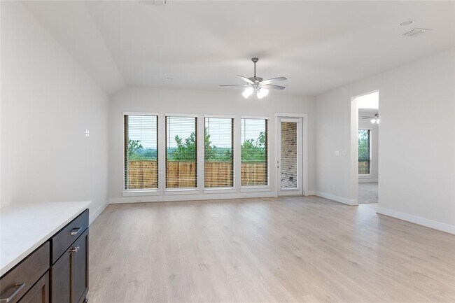 Foto del edificio - 626 Bay Breeze Dr