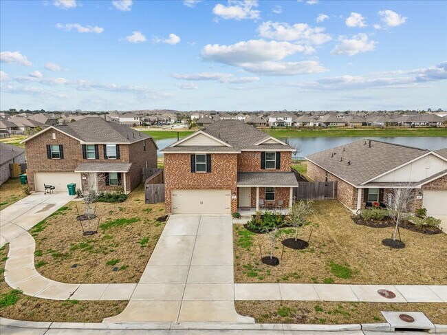 Building Photo - 512 Maple Bnd Ln