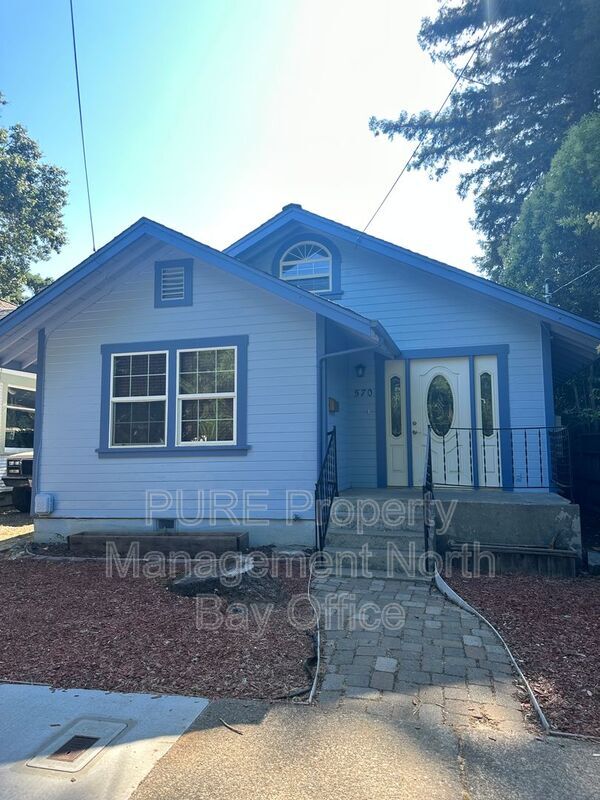 Primary Photo - 570 N School St