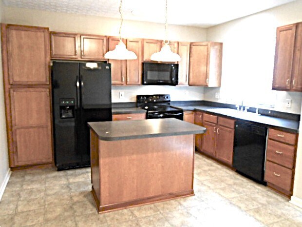 Building Photo - 402 Rolling Acre Dr