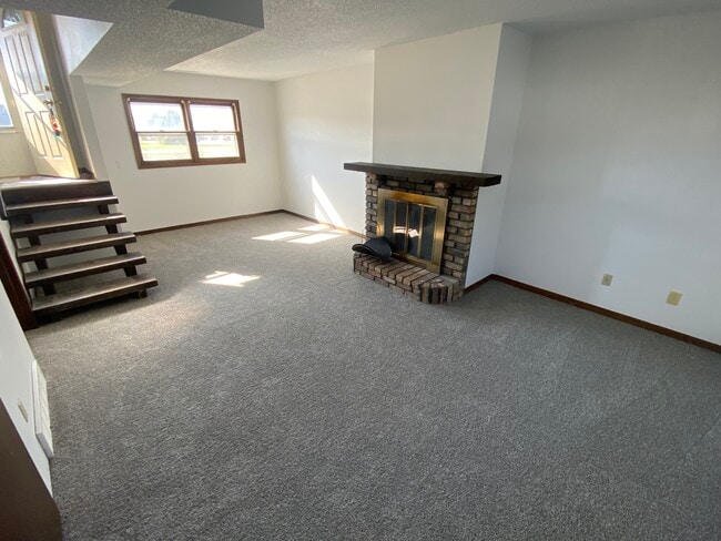 Building Photo - 512 SE Magazine Rd