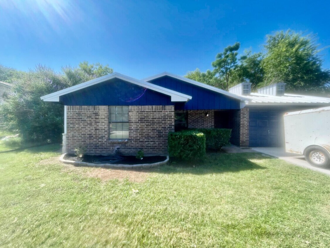 Foto principal - Updated Home in Downtown Granbury