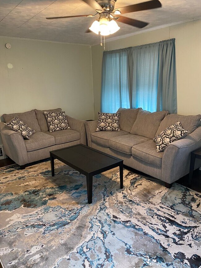 Foto del edificio - Two Bedroom house in East Alton