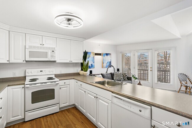 Foto del edificio - 3250 Fairfield Ave