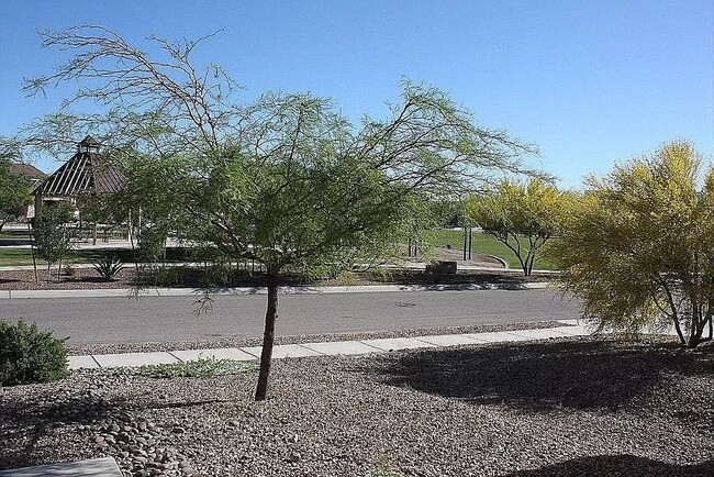 view from the front - 885 W Calle Muro Fuerte