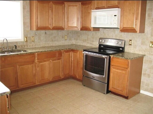 Building Photo - 690 Harbor Point Ct NW