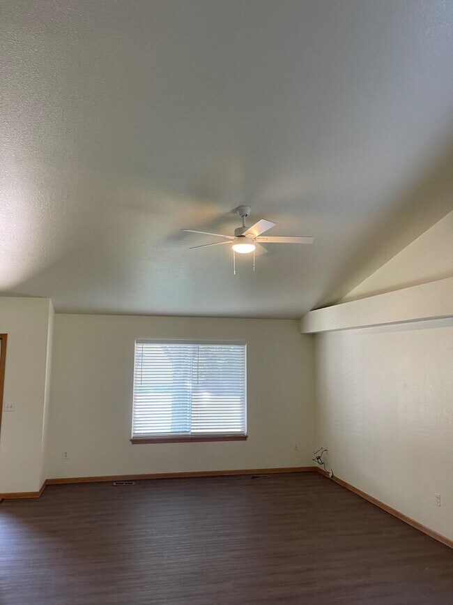 Foto del edificio - Single-Family Luxury: Maintenance-Free Liv...