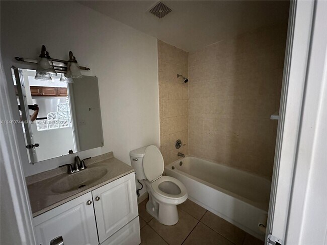 Foto del edificio - 80 NE 36th Ct