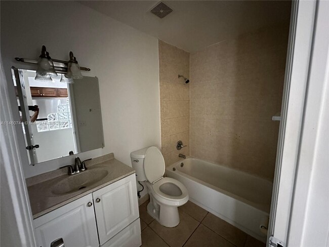 Building Photo - 80 NE 36th Ct
