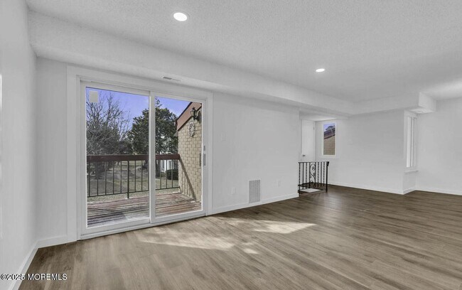 Foto del edificio - 24 Northrup Dr