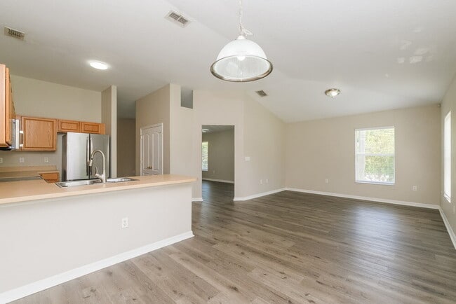 Building Photo - 1195 Lake Pl Ct