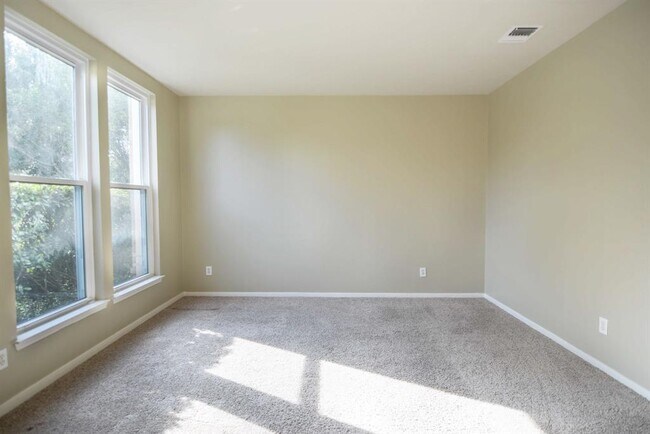 Building Photo - 1022 Pine Walk Trail