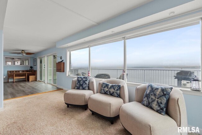 Foto del edificio - 15326 N River Beach Dr