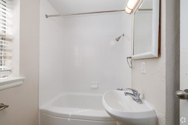 1BR, 1BA - 560SF - Bathroom - Brickline Apartments