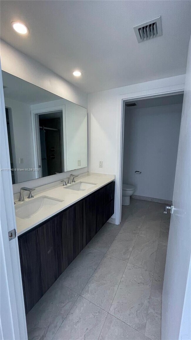 Foto del edificio - 488 NE 18th St