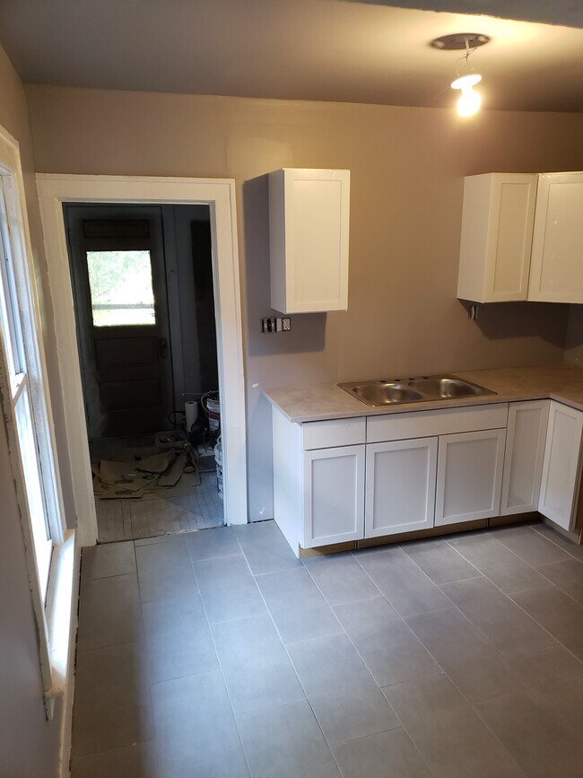 Foto del edificio - 3286 W Euclid St