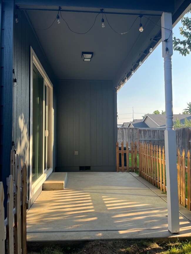 Foto del edificio - 7431 Stonefield Dr