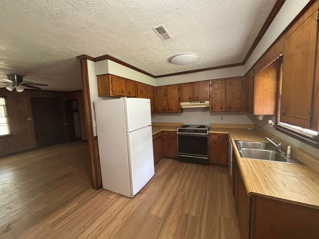 Building Photo - 4758 Rockmart Rd SE