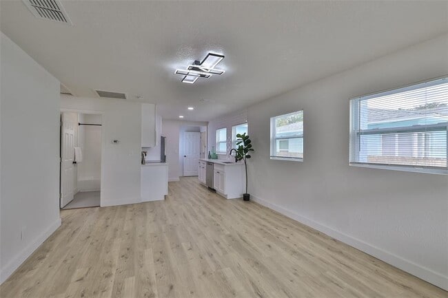 Building Photo - 875 53rd Terrace N