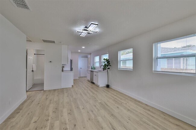 Foto del edificio - 875 53rd Terrace N