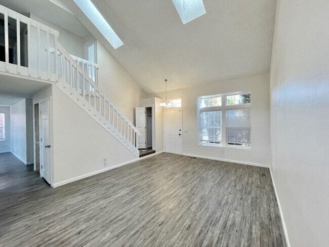 Foto del edificio - Renovated 2 Story Briargate Home with 3 Be...