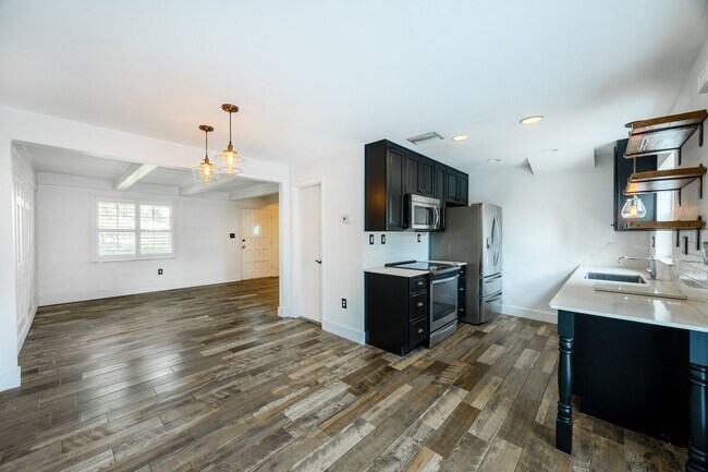 Foto del edificio - Spacious College Park Townhome for Rent wi...