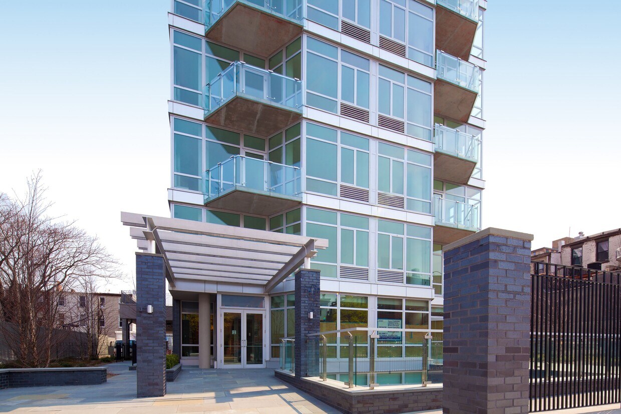 Primary Photo - 163 Washington Ave