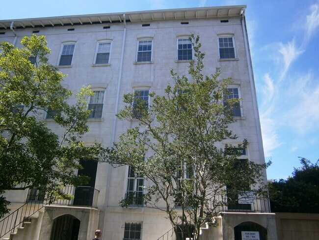 Building Photo - 107 W Taylor St