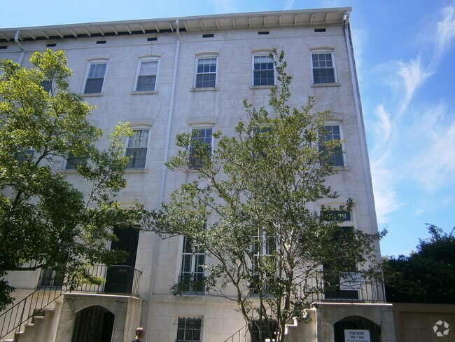 Building Photo - 107 W Taylor St