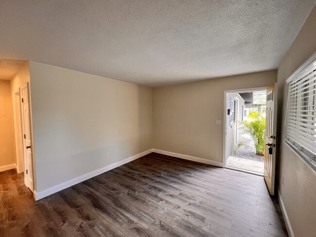 Foto del edificio - 2412 Formosa Ave