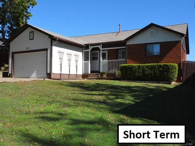 Primary Photo - 2611 S Maplewood Ave