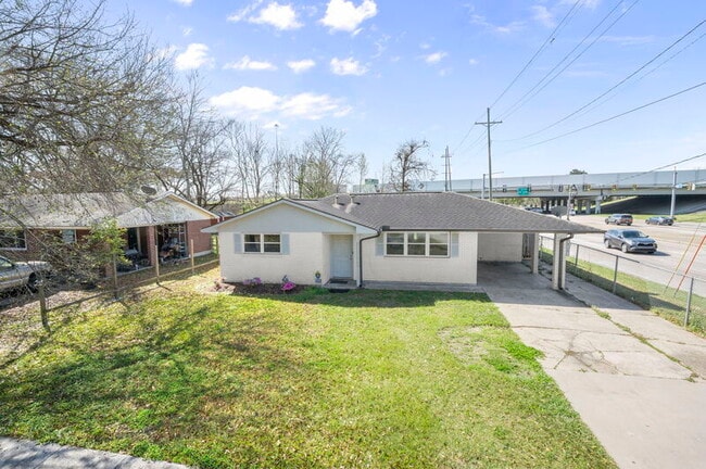 Photo - 8120 N Essen Heights Ct House