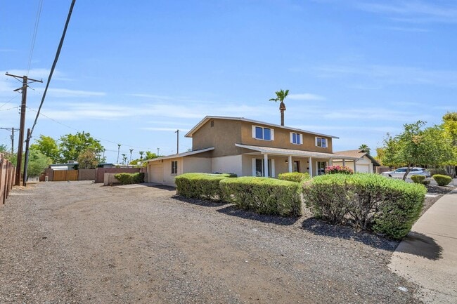 Building Photo - 6 Bedrooms, 3 Bath,  Pool CLOSE TO ASU (Rural & Broadway)