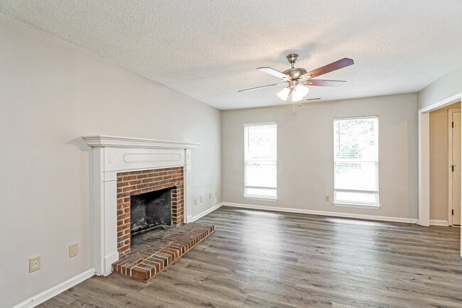 Building Photo - 2341 Castlecomer Dr