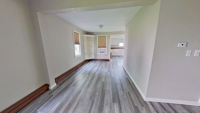 Building Photo - 1st Floor Apartment