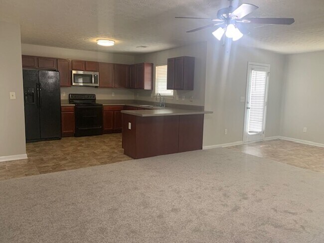 Building Photo - Beautiful 4BR / 2.5 Bath in Hampton!