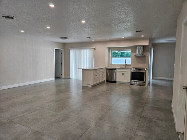 Foto del edificio - 1060 NW 6th Ter