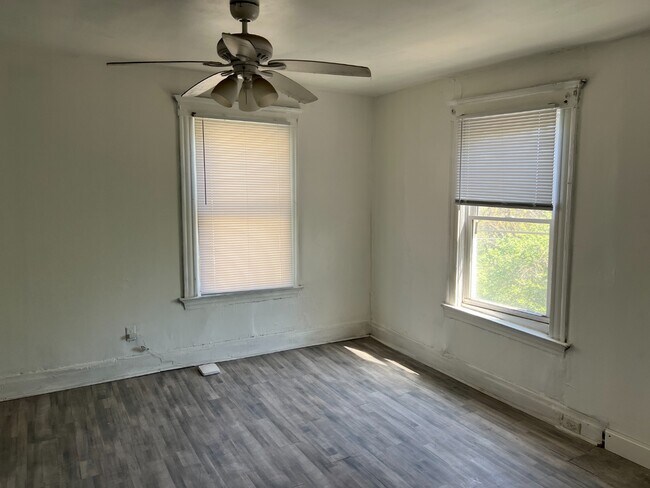 Building Photo - Spacious 4-Bed Cincinnati Home with Huge Yard, Attic & Basement | Newly Renovated