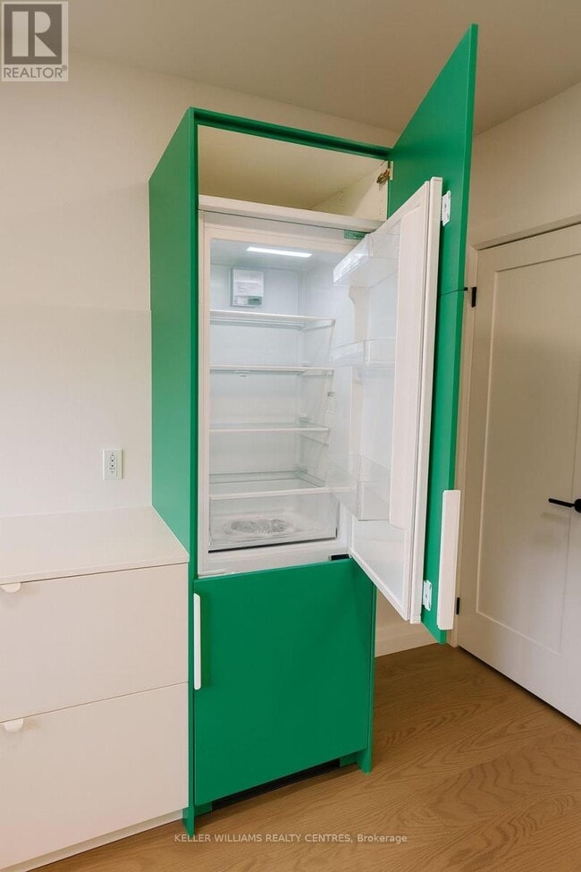 Photo du bâtiment - 2034 Danforth Ave