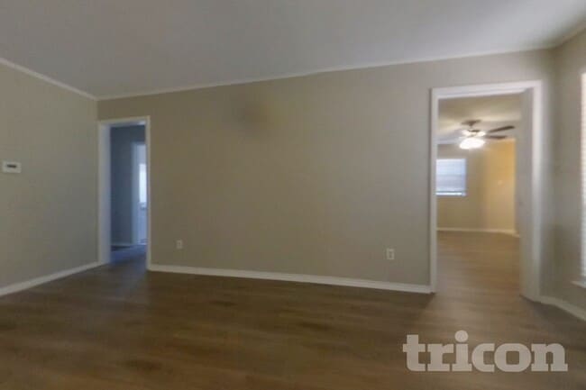 Foto del edificio - 5129 Laurel Ln