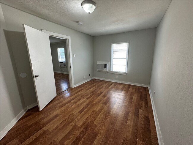 Foto del edificio - 4201 Chapman St