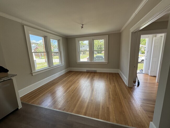 Building Photo - 817 marigold