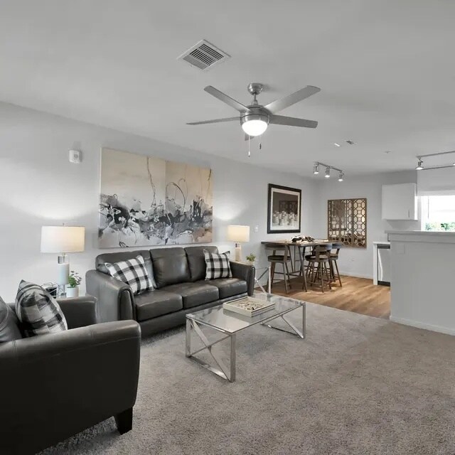 Foto del edificio - Luxury 2-Bed Home | Spacious Interiors!