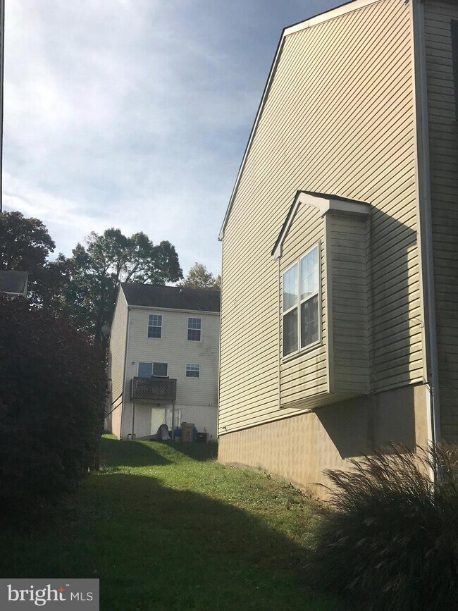 Building Photo - 152 Independence Dr