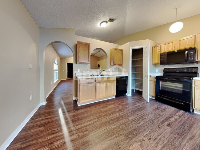 Foto del edificio - 6679 Gentle Oaks Dr W
