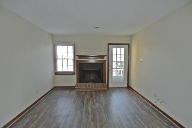 Foto del edificio - 1106 Karen Dr