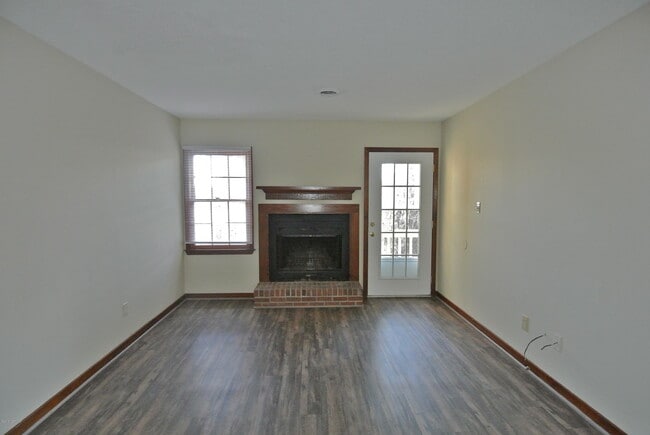 Building Photo - 1106 Karen Dr