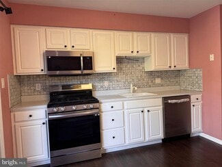 Building Photo - 5408 Essex Ln