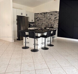 Building Photo - 41 Winchmore Ln